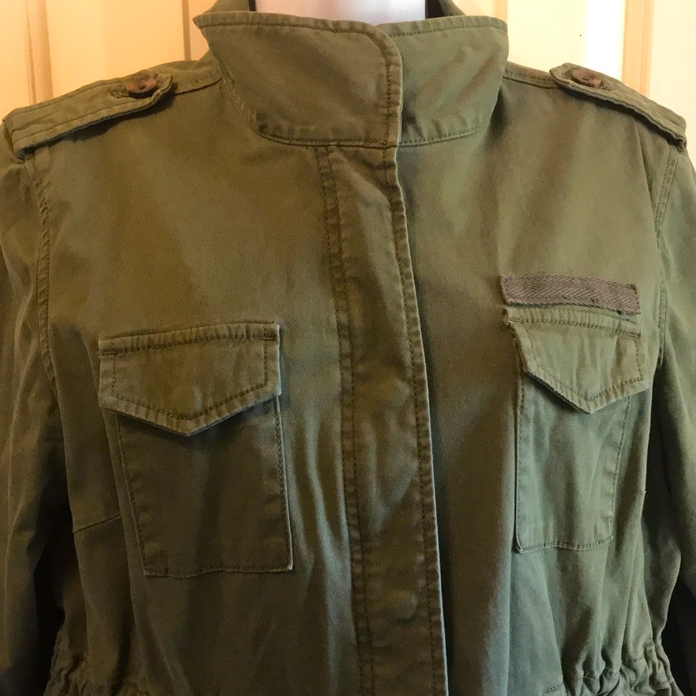 Trendy Izod camo green jacket ~size large